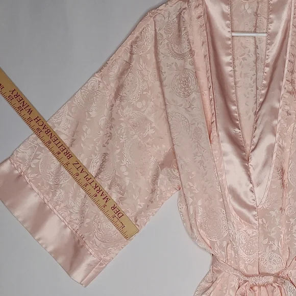 Vtg Victoria's Secret Satin Robe OSFM Jacquard Pink Satin Belted Short FLAW HOLE